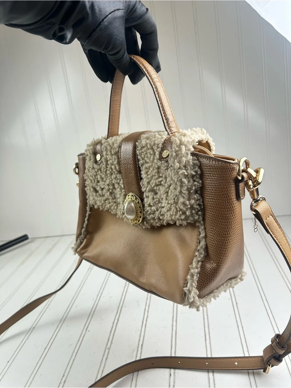 Anne Klein Vintage Y2K Mixed Media Sherpa Crossbody Satchel Brown Pearl Accent - Picture 11 of 15